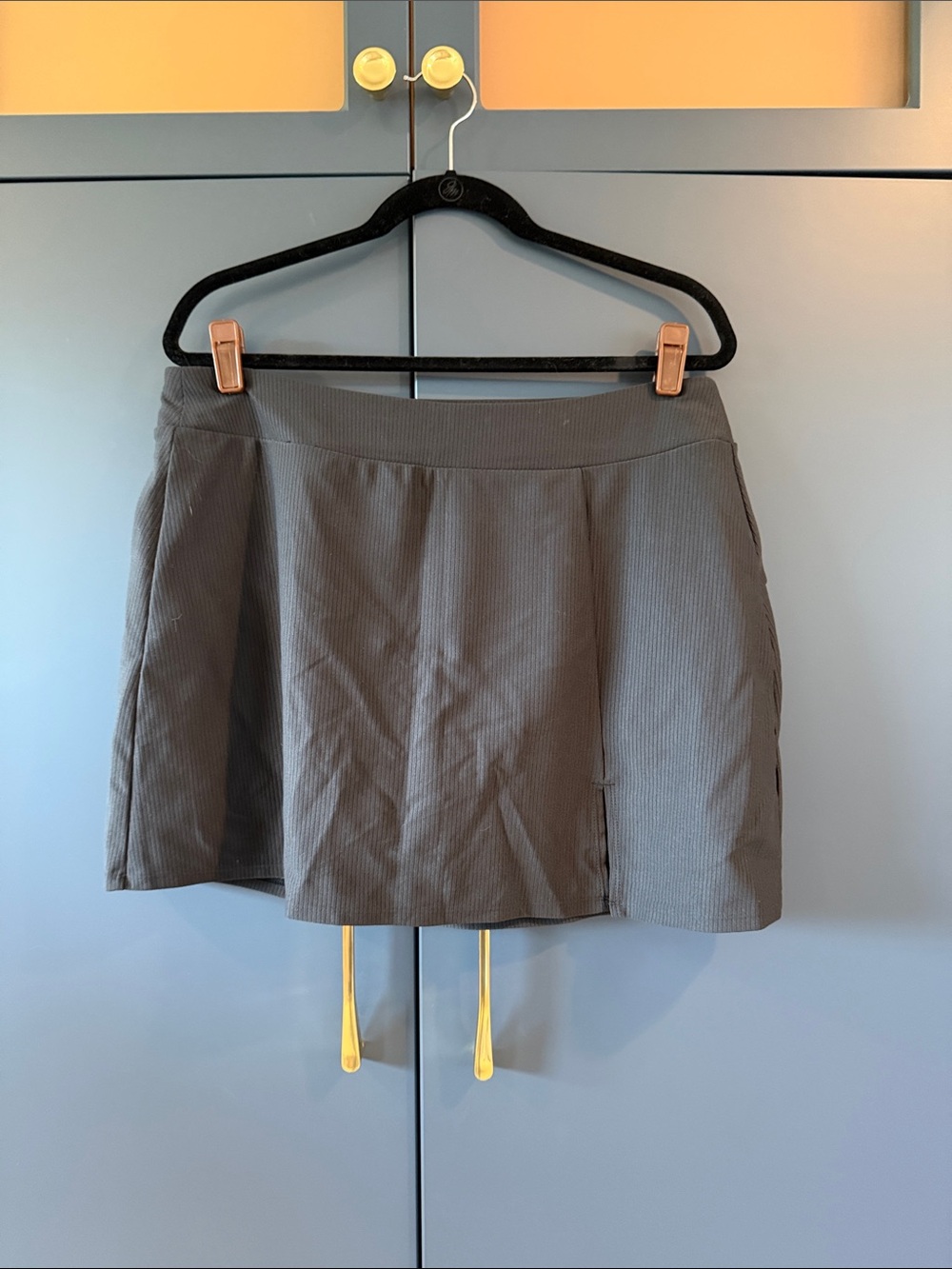 Calia Black Ribbed Slit Skort

Features back zipper pocket